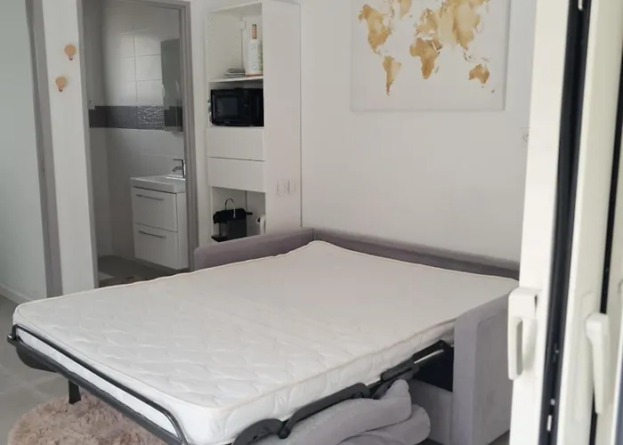 Проживание в семье Pres Du Golf *